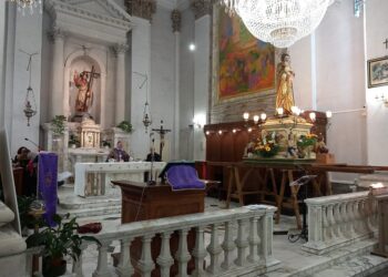 Processione in centro storico, a Ragusa, con il simulacro di San Giuseppe