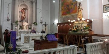 Processione in centro storico, a Ragusa, con il simulacro di San Giuseppe
