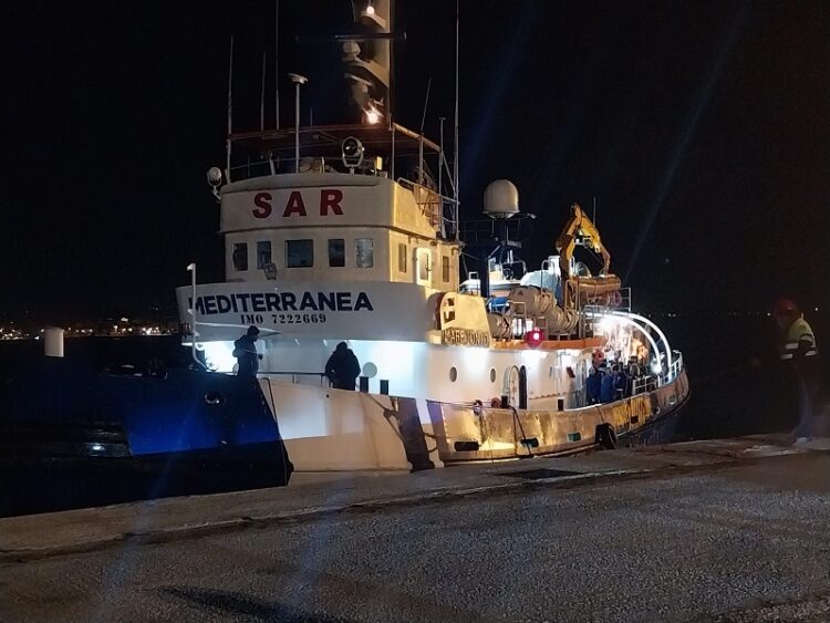 Una delegazione della CGIL e di Mediterranea a Pozzallo ad accogliere la Mar Jonio, di nuovo in attività