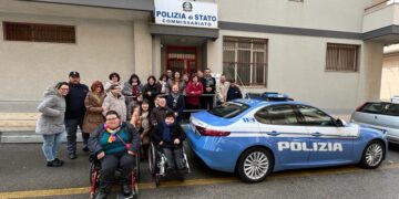 Modica, visita in Commissariato degli ospiti della cooperativa assistenziale “Turi Apara”