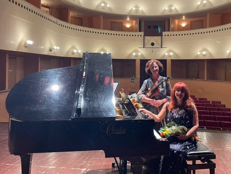 Nevila Kalaja Herczegh al violino e Merita Rexha Tërshana al pianoforte per Melodica