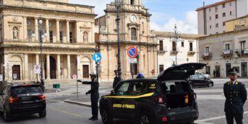 Militari della Guardia di Finanza arrestano un algerino in possesso di 30 dosi di hashish