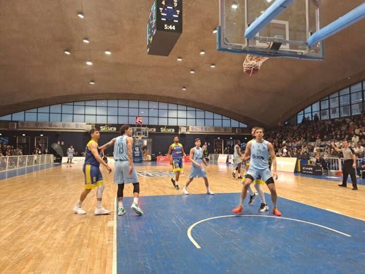 La Virtus resiste da grande squadra e piega Salerno in volata