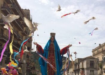 Modica, per la Domenica di Pasqua le colombe voleranno senza nastri alle zampe