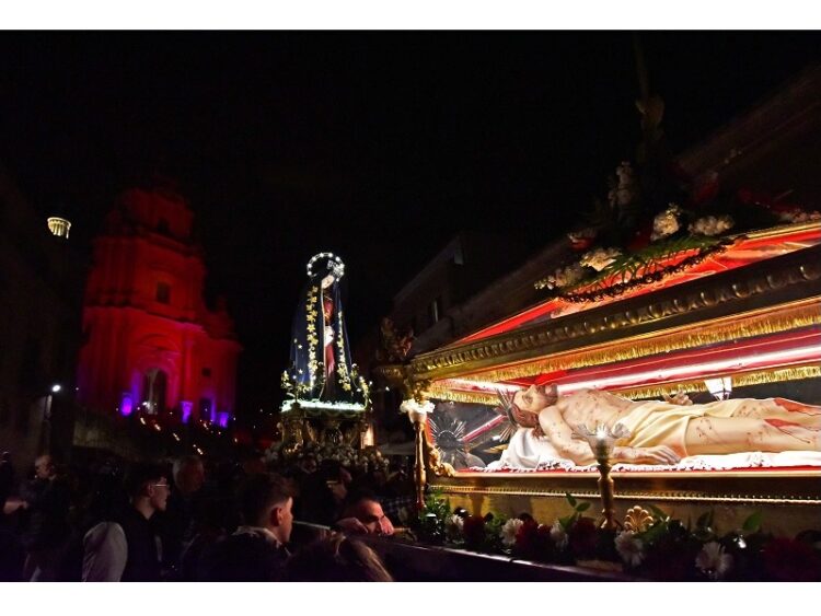 Molto partecipata la processione del Venerdì Santo a Ibla