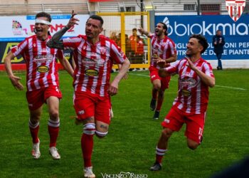 Successo importante per il Vittoria Calcio che supera la diretta concorrente Avola davanti a 3.600 spettatori e vede l’Eccellenza