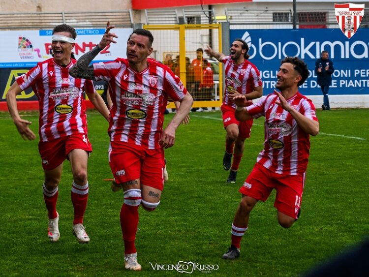 Successo importante per il Vittoria Calcio che supera la diretta concorrente Avola davanti a 3.600 spettatori e vede l’Eccellenza