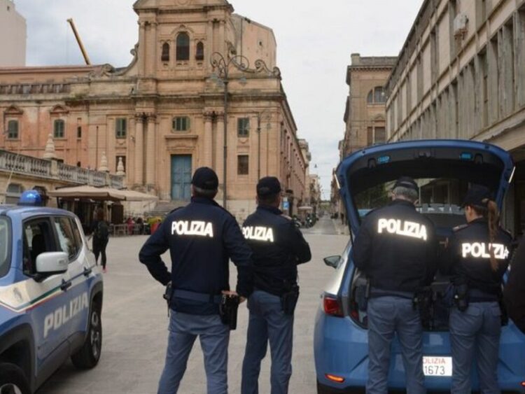 La Polizia denuncia cittadino del Gambia, presente irregolarmente sul territorio italiano, in possesso di sostanze stupefacenti