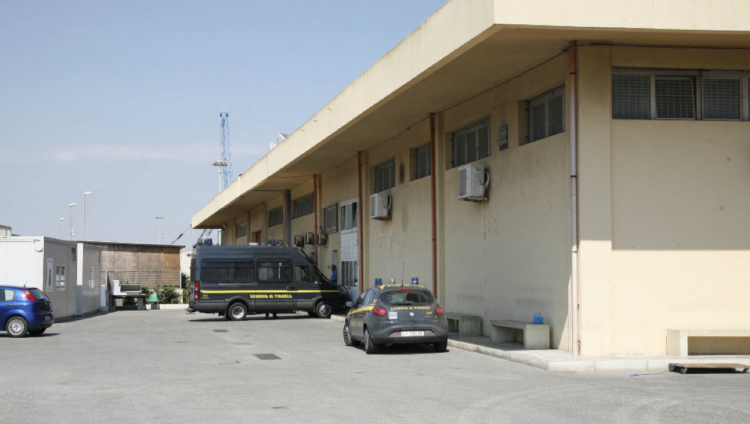 Pozzallo, revocato lo stato di agitazione del personale dell’hotspot