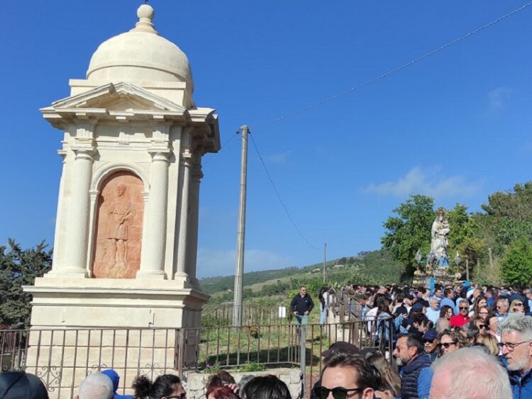 Rientro al Santuario di Gulfi per la Regina e Patrona di Chiaramonte, Maria SS di Gulfi