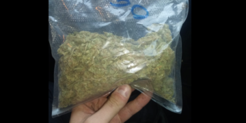 Scovati in ospedale a Vittoria con mezzo chilo di marijuana: due arresti