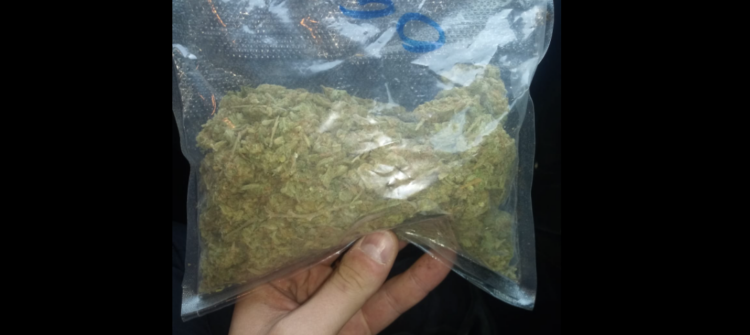 Scovati in ospedale a Vittoria con mezzo chilo di marijuana: due arresti