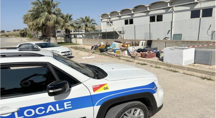Denunciato zozzone che ha abbandonato 25 metri cubi di rifiuti alla periferia di Scicli