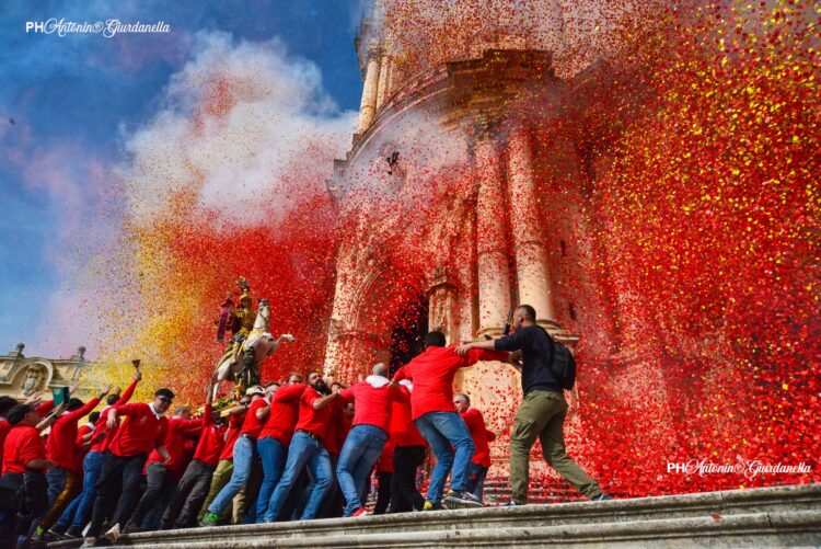 Festa di San Giorgio a Modica, a decine di migliaia le presenze