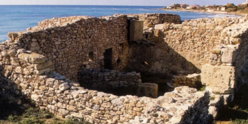 Scoglitti, tombaroli in azione in una zona limitrofa al cimitero
