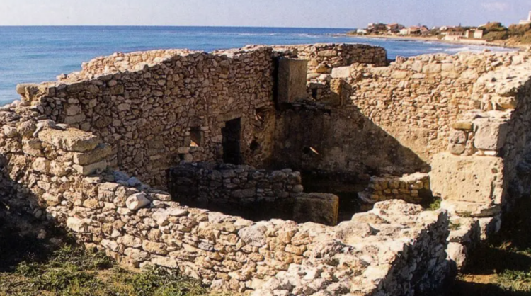 Scoglitti, tombaroli in azione in una zona limitrofa al cimitero