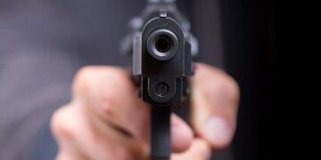 Vittoria, un uomo di 60 anni ferito da un colpo di pistola