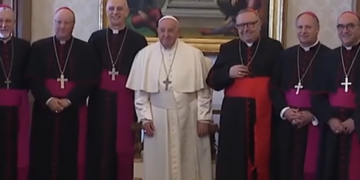 Il vescovo della diocesi di Ragusa, mons. La Placa, questa mattina da papa Francesco