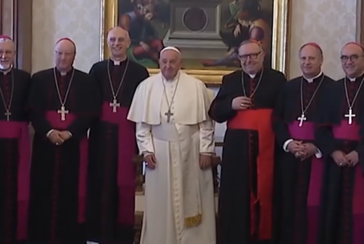 Il vescovo della diocesi di Ragusa, mons. La Placa, questa mattina da papa Francesco