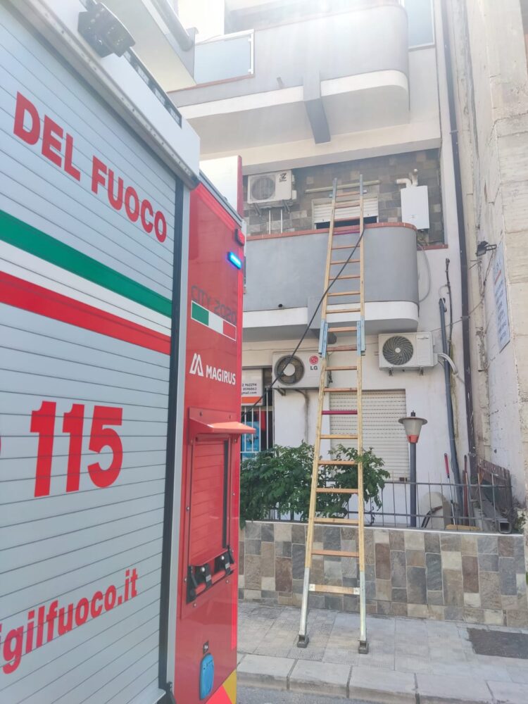 Incendio in abitazione a Comiso, solo danni alla struttura: nessun ferito