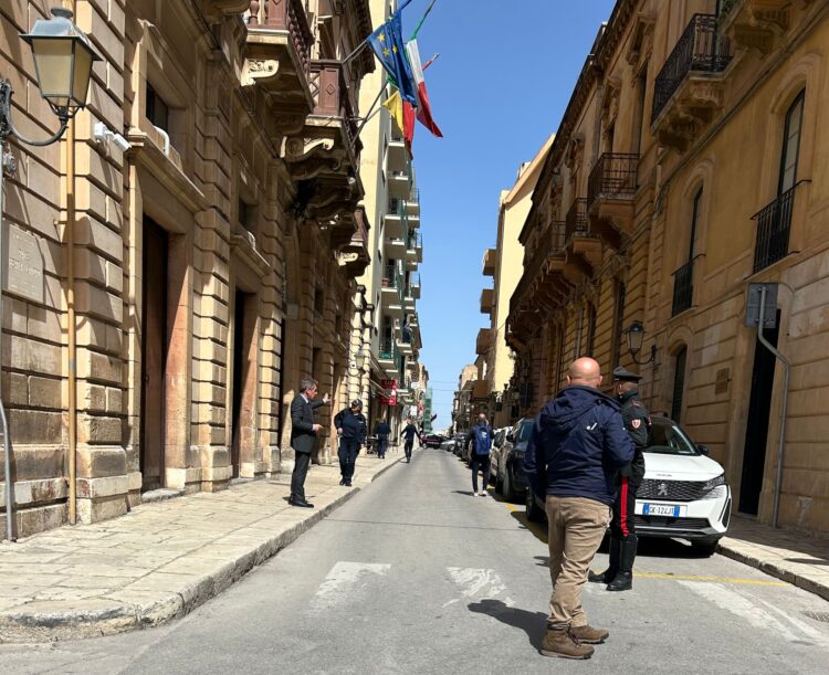 Allarme bomba, evacuato palazzo Iacono a Vittoria
