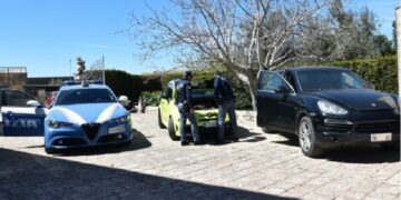 Modica, la Polizia sequestra due autovetture risultate rubate a Palermo e a Catania