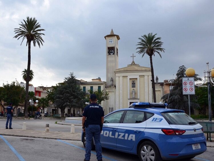 Vittoria, la Polizia interviene per una rissa in piazza Manin