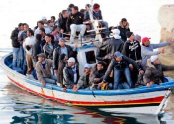 Pozzallo, sbarco di migranti, la Polizia di Stato identifica e sottopone a fermo due scafisti egiziani.