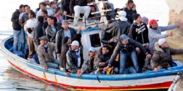 Pozzallo, sbarco di migranti, la Polizia di Stato identifica e sottopone a fermo due scafisti egiziani.