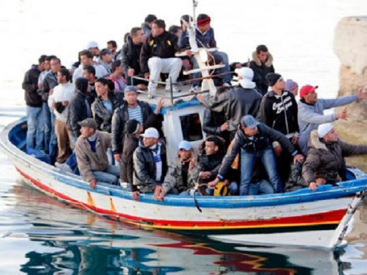 Pozzallo, sbarco di migranti, la Polizia di Stato identifica e sottopone a fermo due scafisti egiziani.