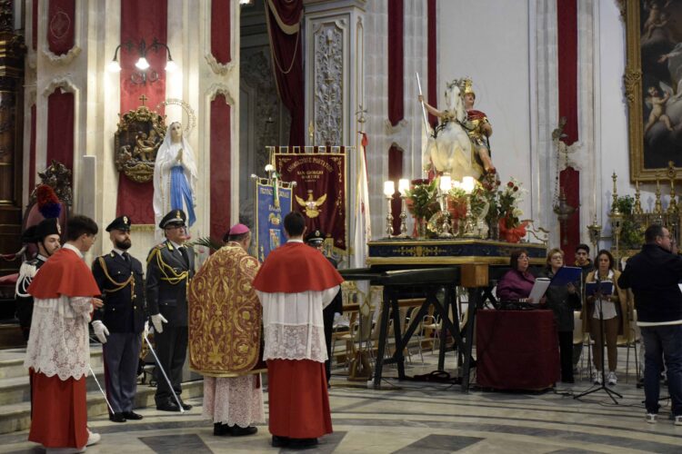 Solenne concelebrazione eucaristica in onore di San Giorgio ieri sera al duomo di Ragusa