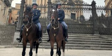 Ragusa, per la ricorrenza del 172° Anniversario della fondazione della Polizia di Stato Il Reparto a Cavallo ha pattugliato Villa Margherita e i Giardini Iblei