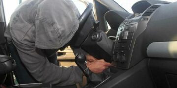 Rubano auto a Vittoria, presi dalla polizia