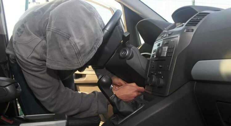 Rubano auto a Vittoria, presi dalla polizia