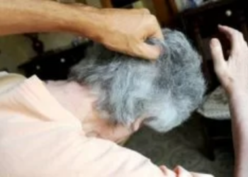 Vittoria, aggredisce la madre che lo denuncia: finisce ai domiciliari