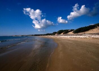 Marina di Ragusa, divieto di balneazione alla Spiaggia degli americani