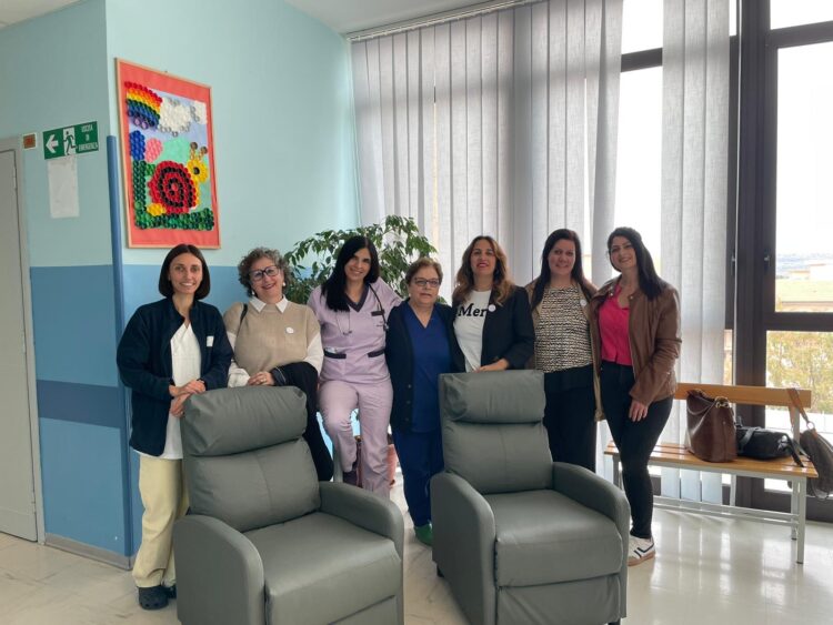 Modica, donate 10 poltrone reclinabili al reparto di Pediatria dell’ospedale Maggiore