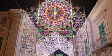 San Giorgio a Ragusa, accese le luminarie artistiche. E ora la festa può iniziare