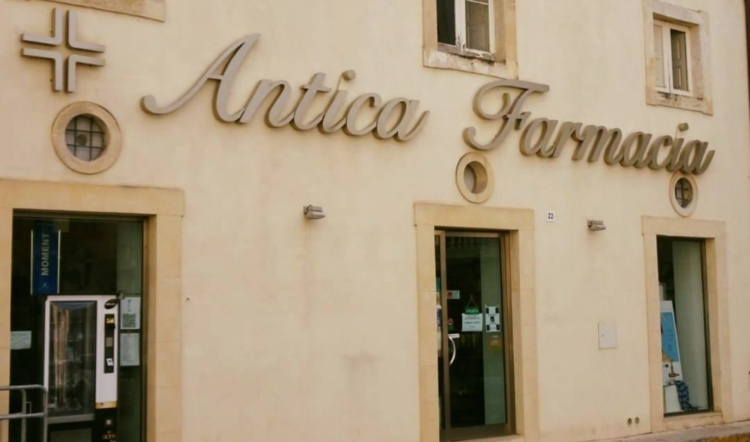 Scicli, ladri in azione nella notte all’Antica Farmacia