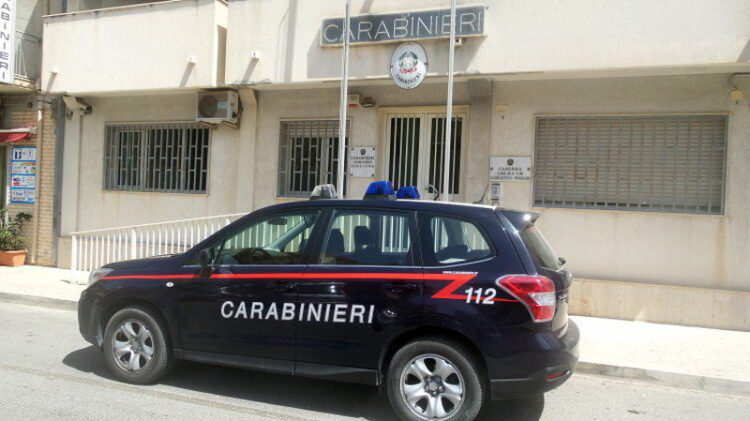 Ruba in una casa a Punta Braccetto, denunciato tunisino di 33 anni