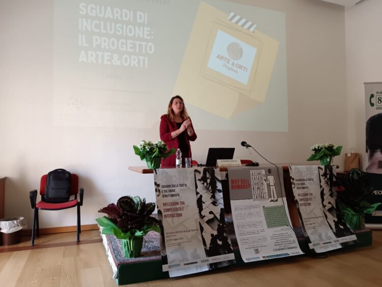 Proxima Ragusa alla scuola estiva sulla tratta e il grave sfruttamento