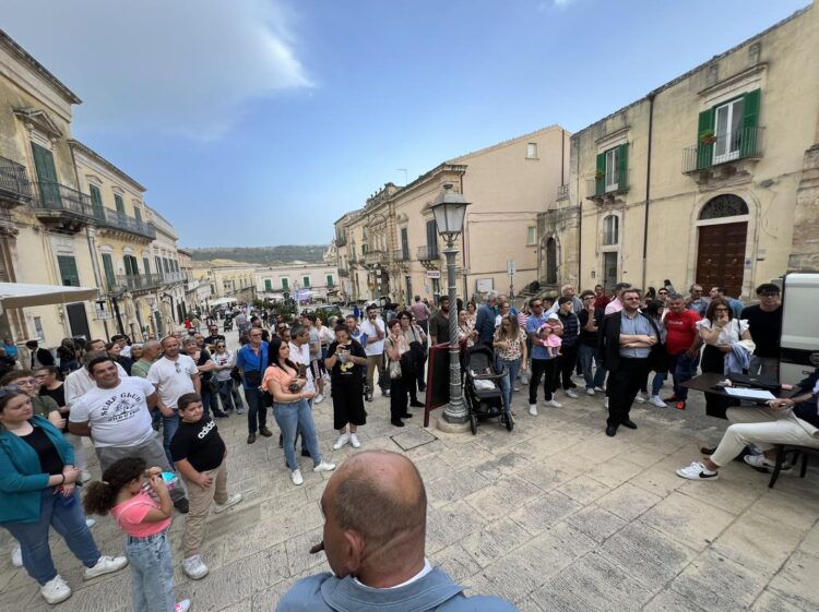 Festeggiamenti in onore di San Giorgio a Ragusa, tra “cena” all’asta e pellegrinaggio al cimitero