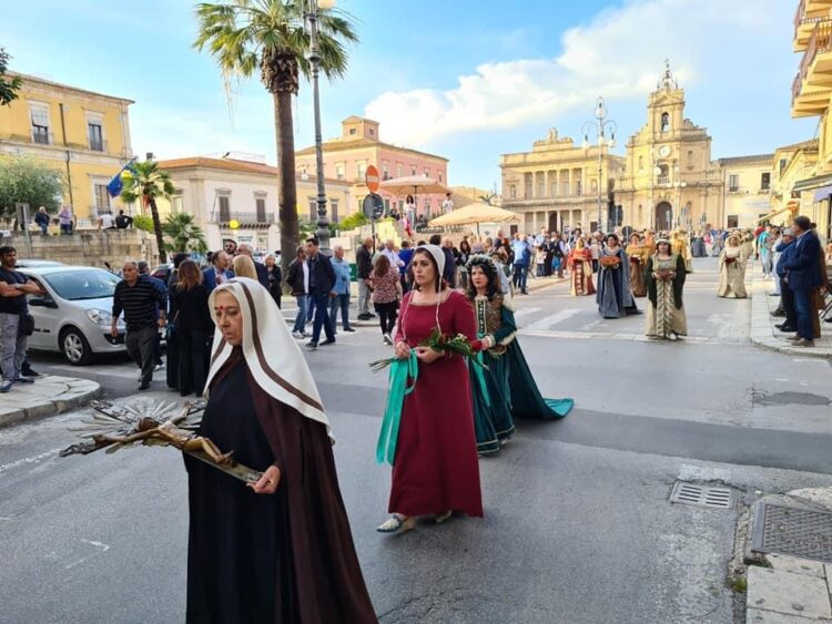 Vittoria, torna domani il corteo storico di Santa Rita