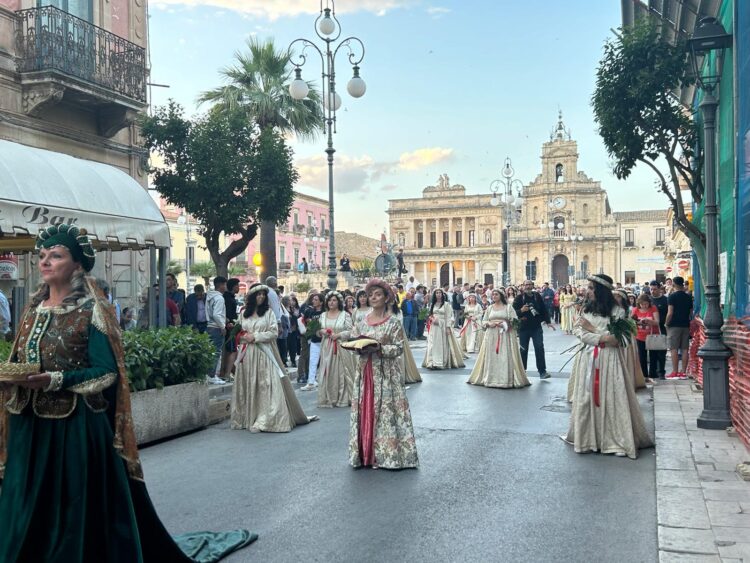 Vittoria e il corteo storico di Santa Rita: “Favorisce lo sviluppo locale”