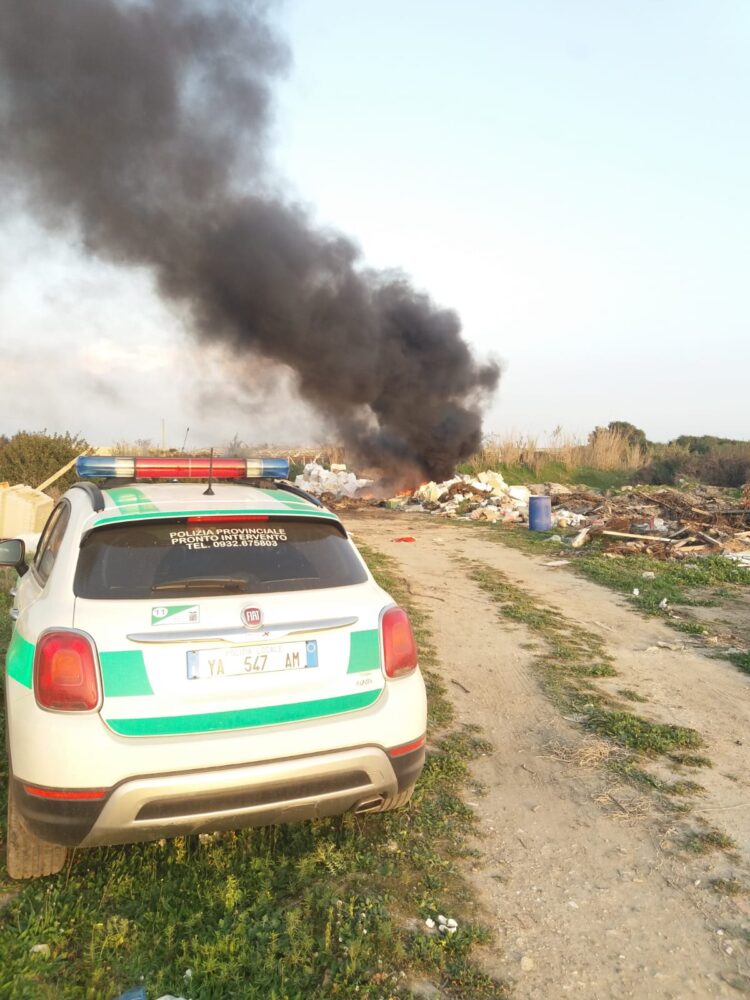 Contrasto alle fumarole, la polizia provinciale di Ragusa denuncia 11 titolari di aziende agricole