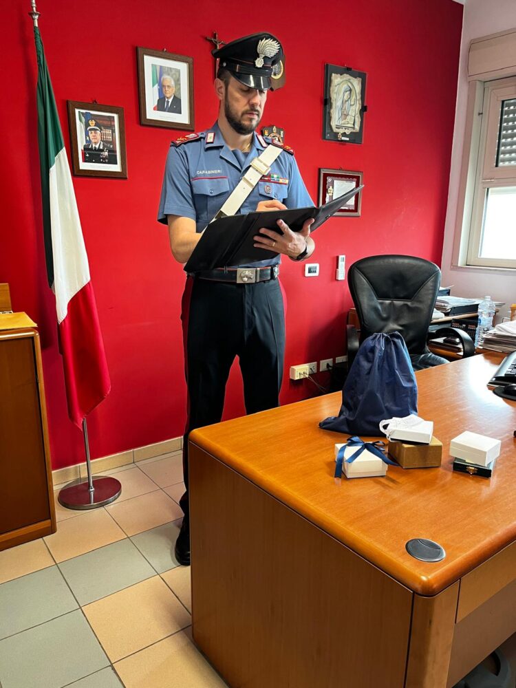 Comiso, furto in gioielleria. Denunciati due presunti ladri