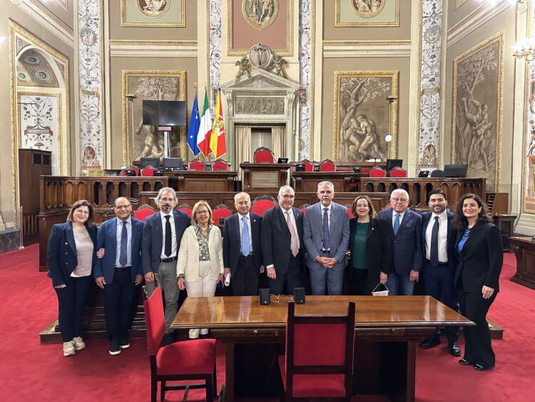 I soci del Lions club Modica in visita a palazzo Reale, sede dell’Ars a Palermo