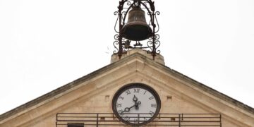 Ragusa, l’orologio comunale posto sulla sommità della facciata della cattedrale fermo da un anno e mezzo