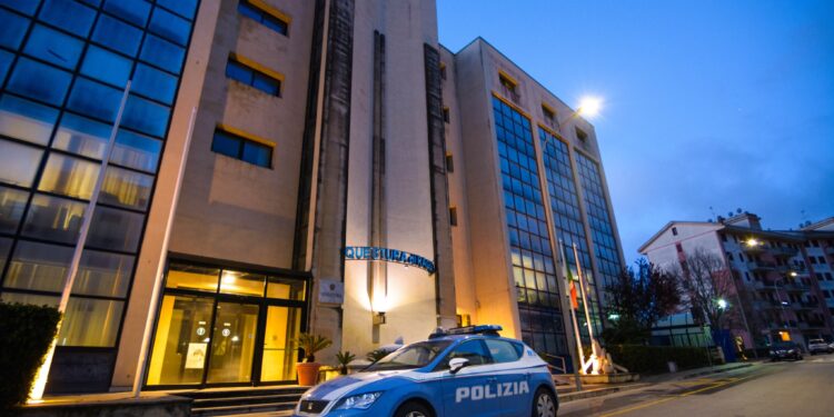 Ragusa, false residenze ai migranti per ottenere i permessi di soggiorno: sei indagati