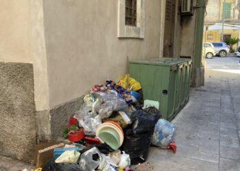 Modica, scarica rifiuti in modo indiscriminato: individuato e sanzionato dalla polizia locale